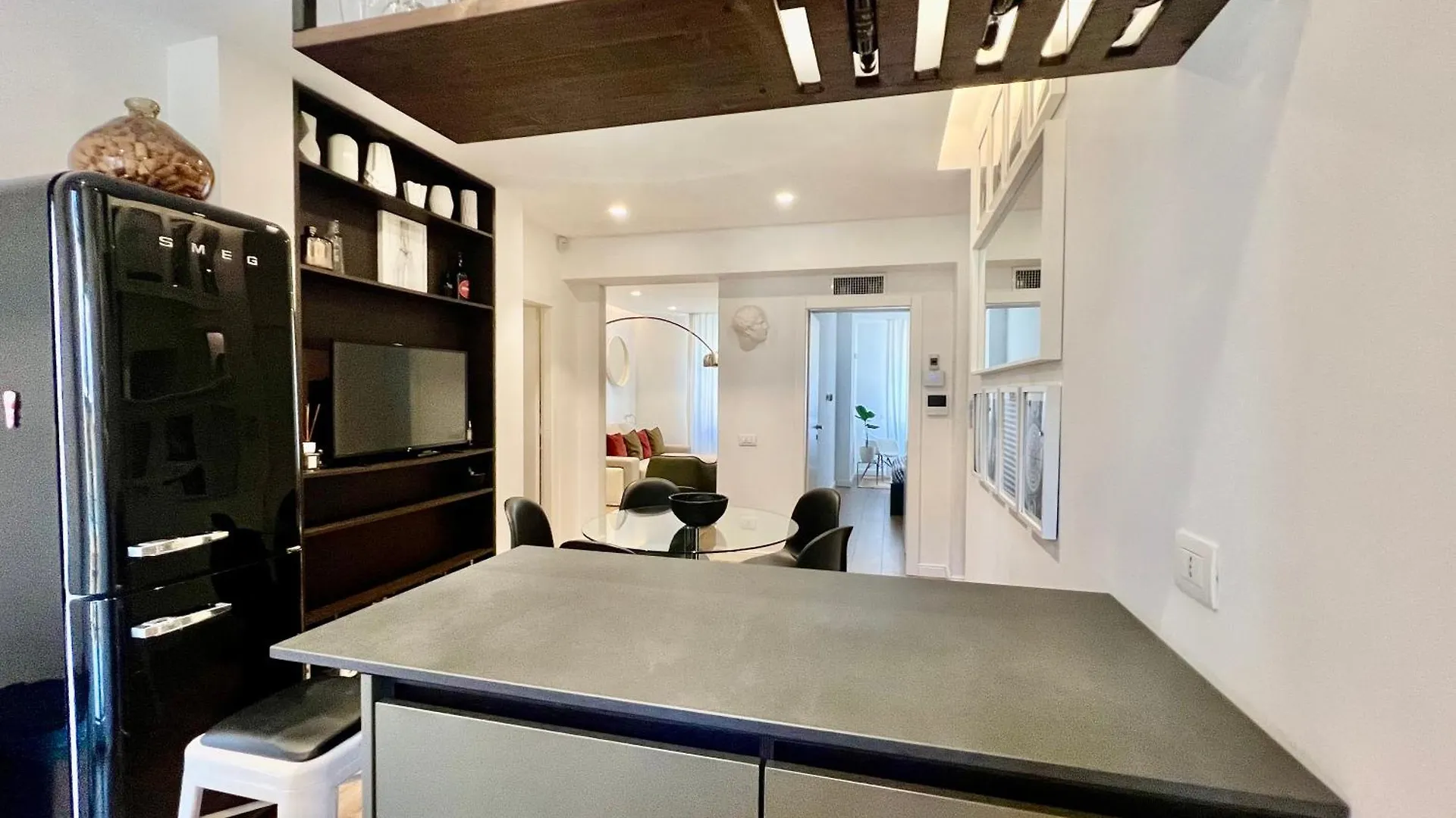 Big Luxury - California M4 Apartment Milan 0*,  Italy